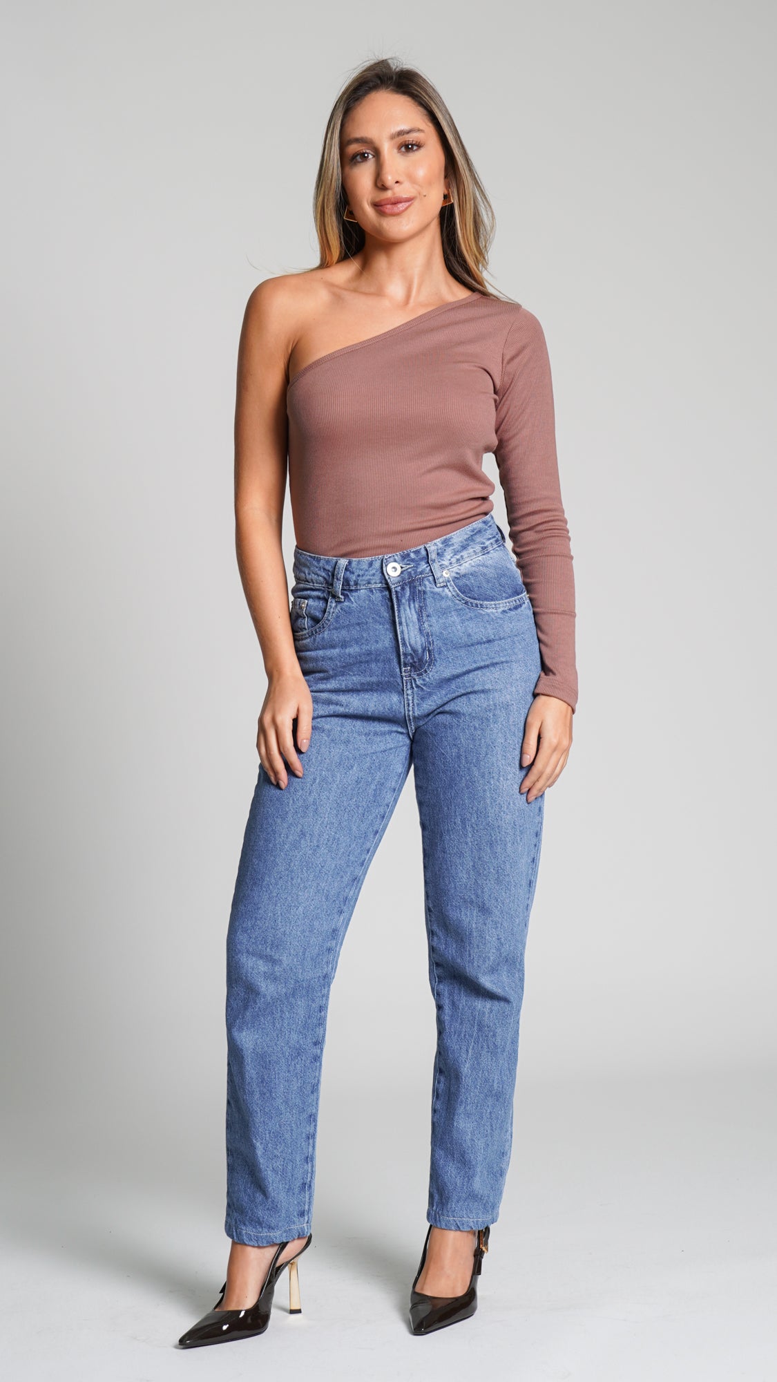 Blusa Ombro Único Manga Longa - Marrom