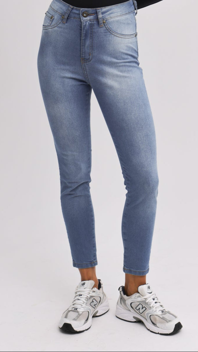 Calça Jeans - Clara Capri