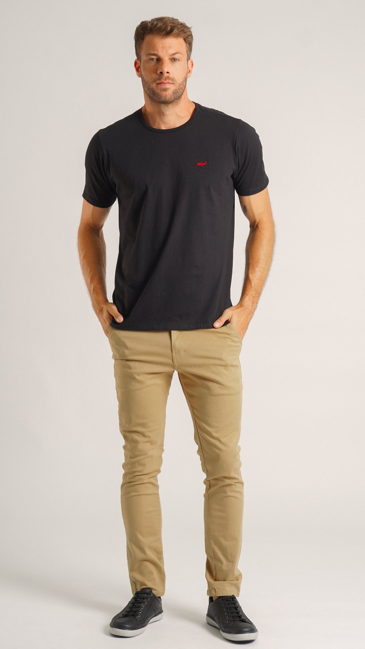 Camiseta Básica - Preta