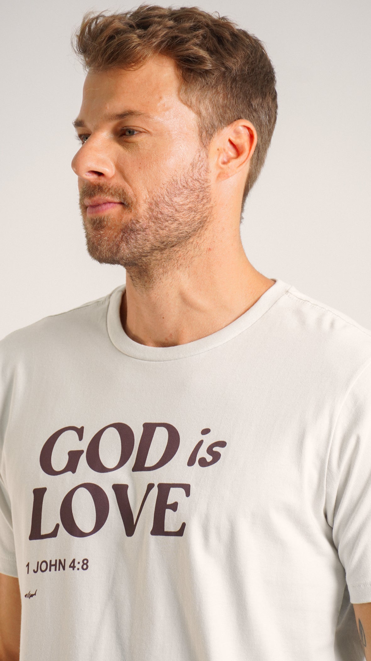 Camiseta Estampada God is Love - Gelo