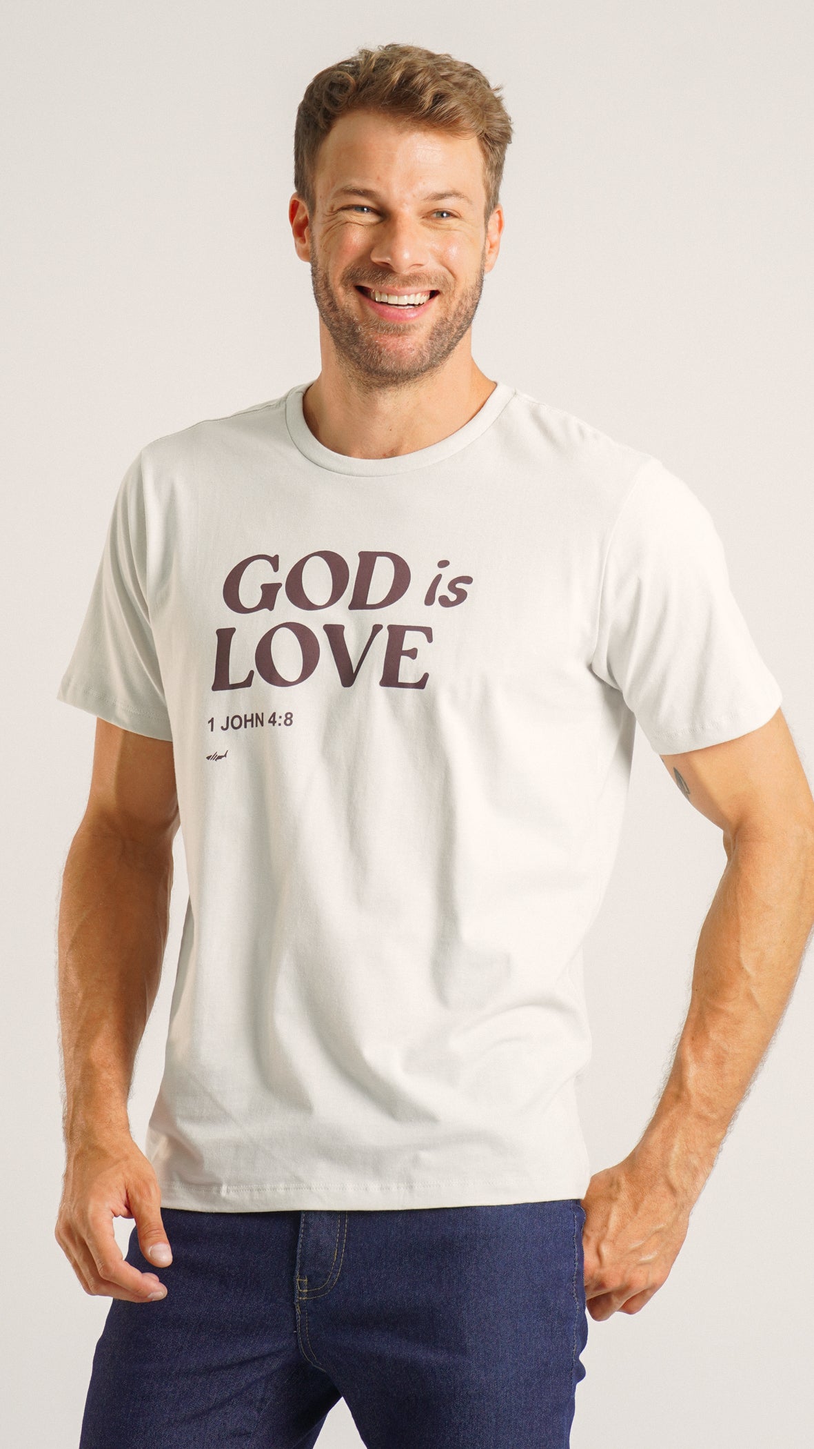 Camiseta Estampada God is Love - Gelo