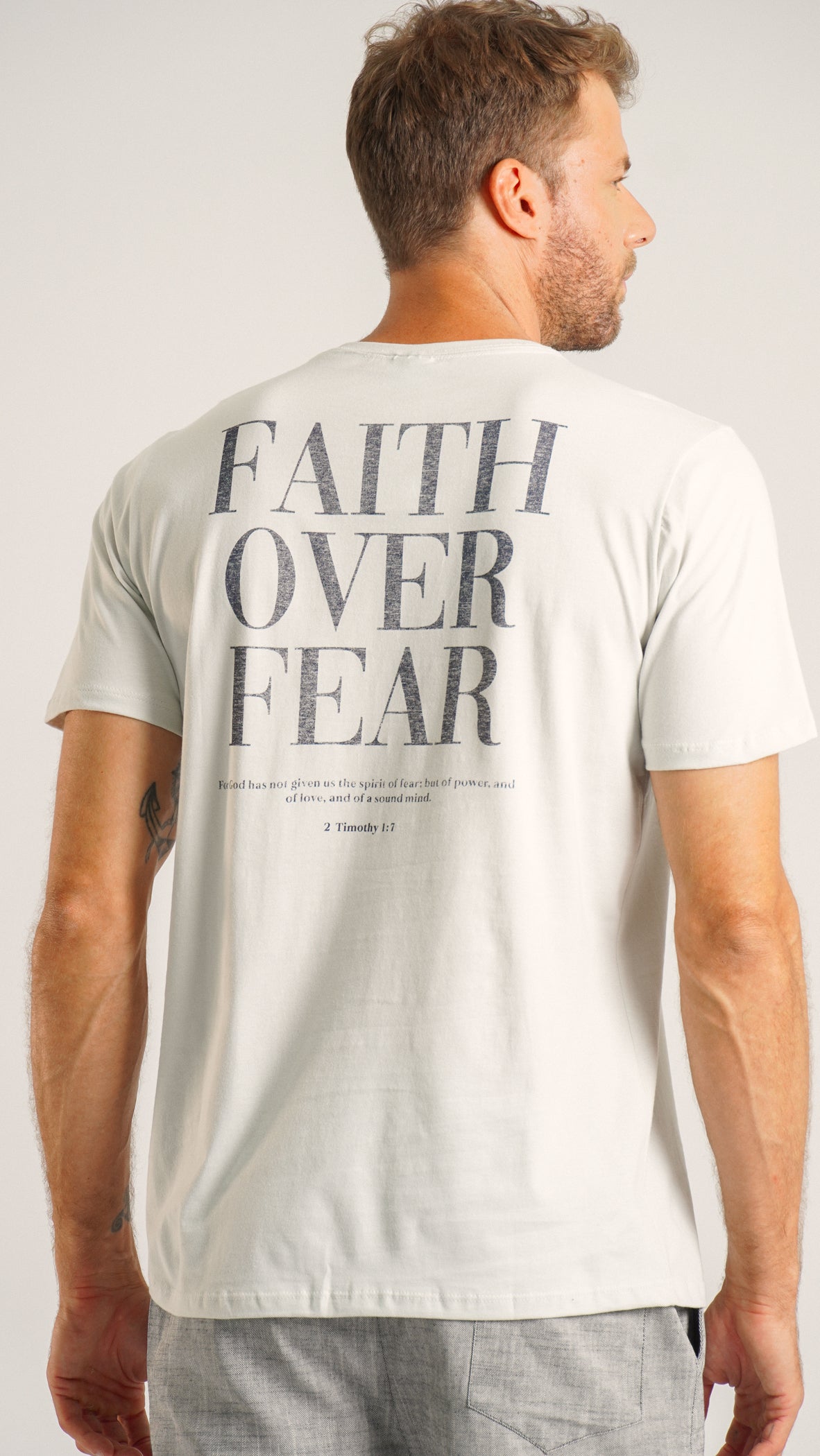 Camiseta Estampada Faith Over Fear - Cinza