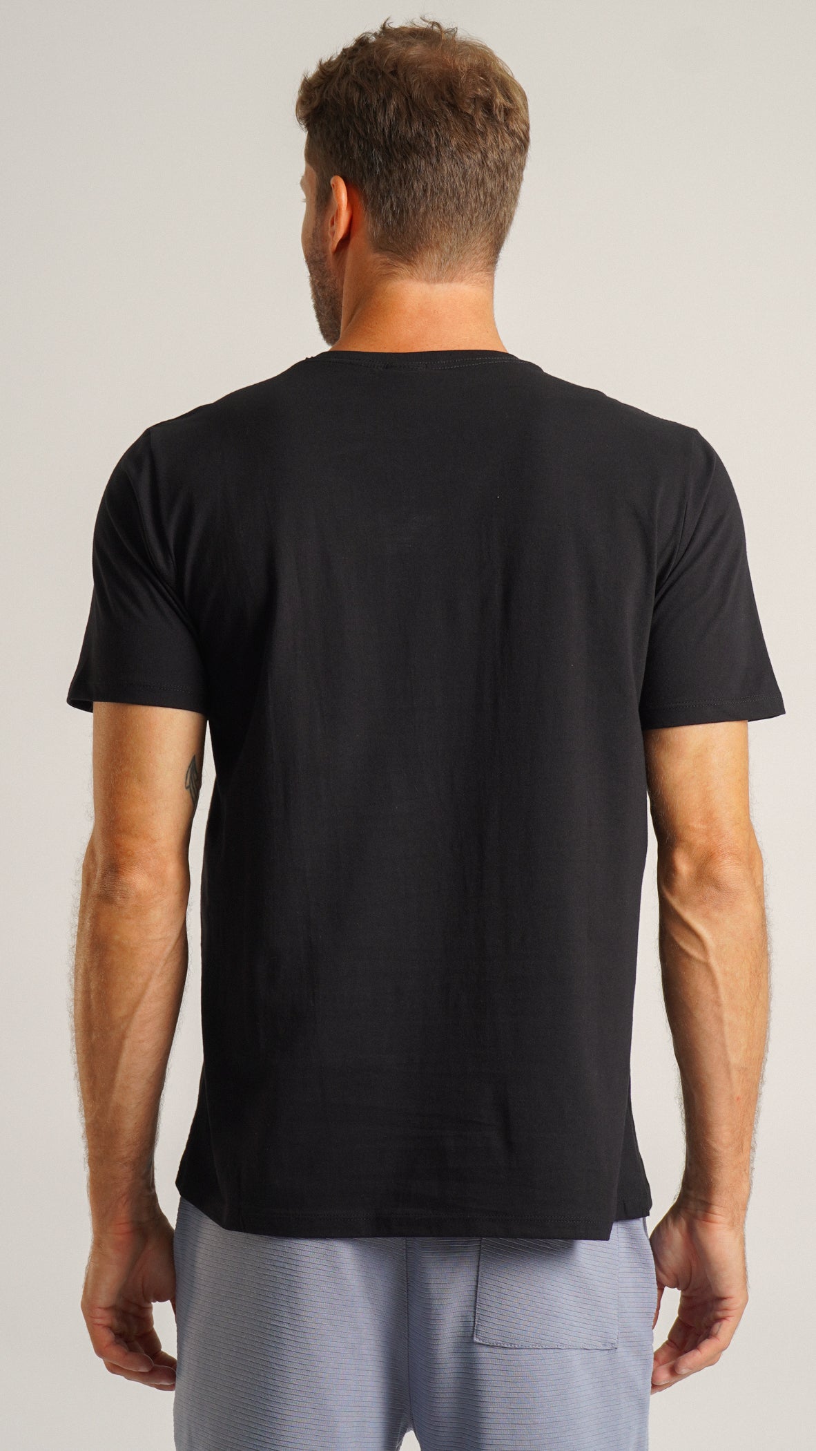 Camiseta Básica - Preta