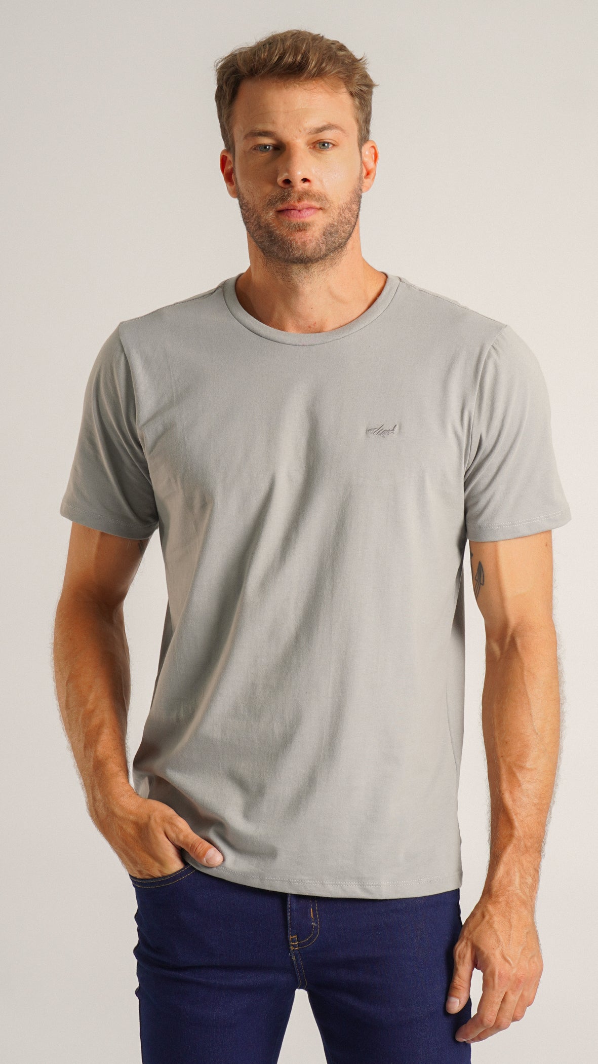 Camiseta Básica - Cinza