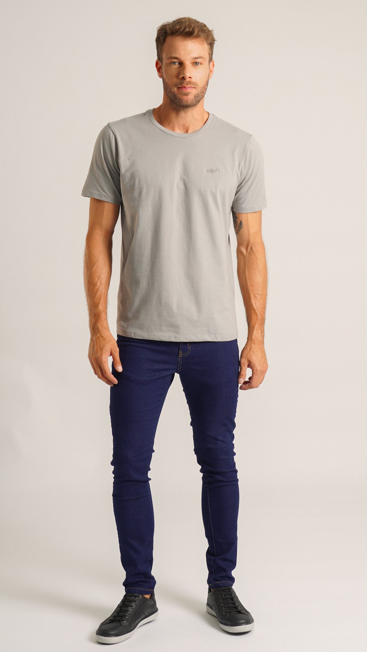 Camiseta Básica - Cinza