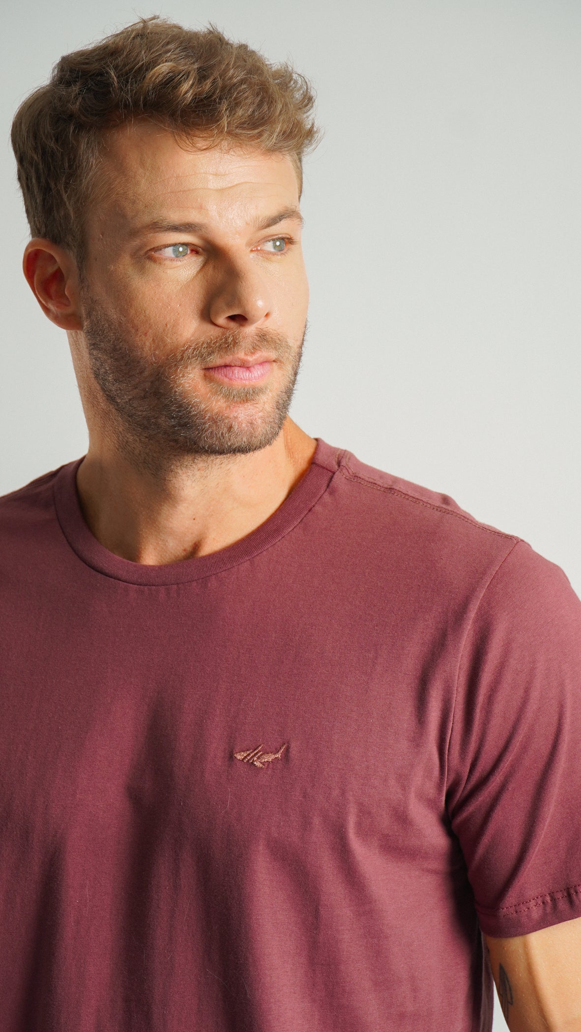 Camiseta Básica - Marrom