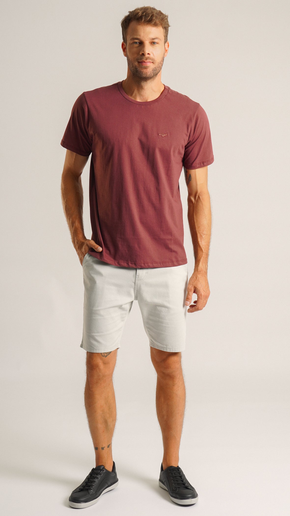 Camiseta Básica - Marrom