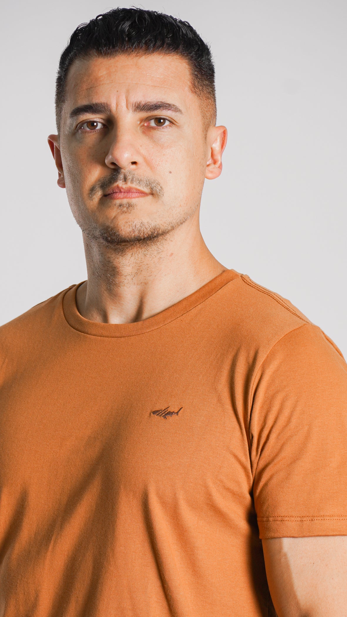 Camiseta Básica - Ocre