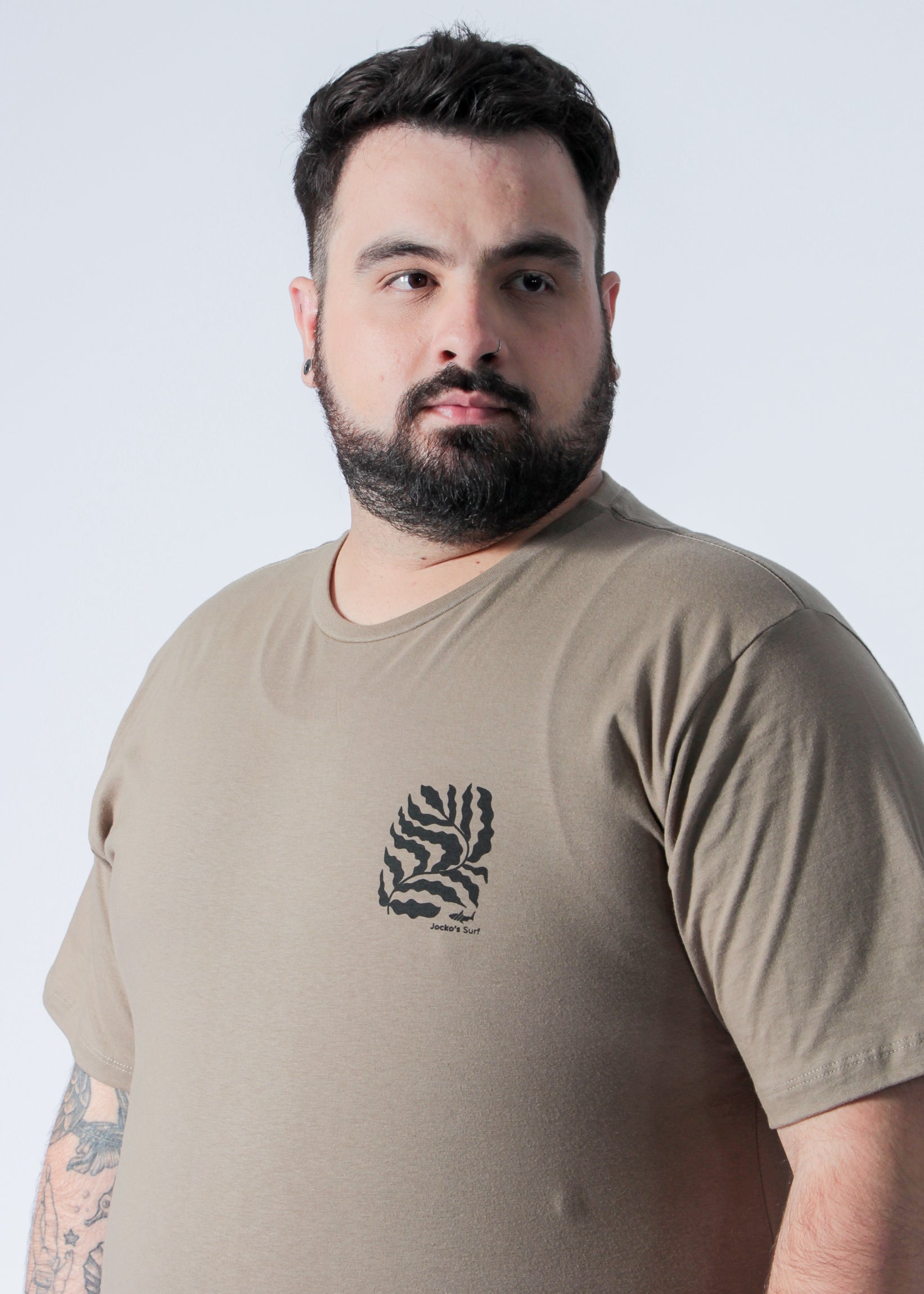 Camiseta Estampada Surf Plus Size - Caqui