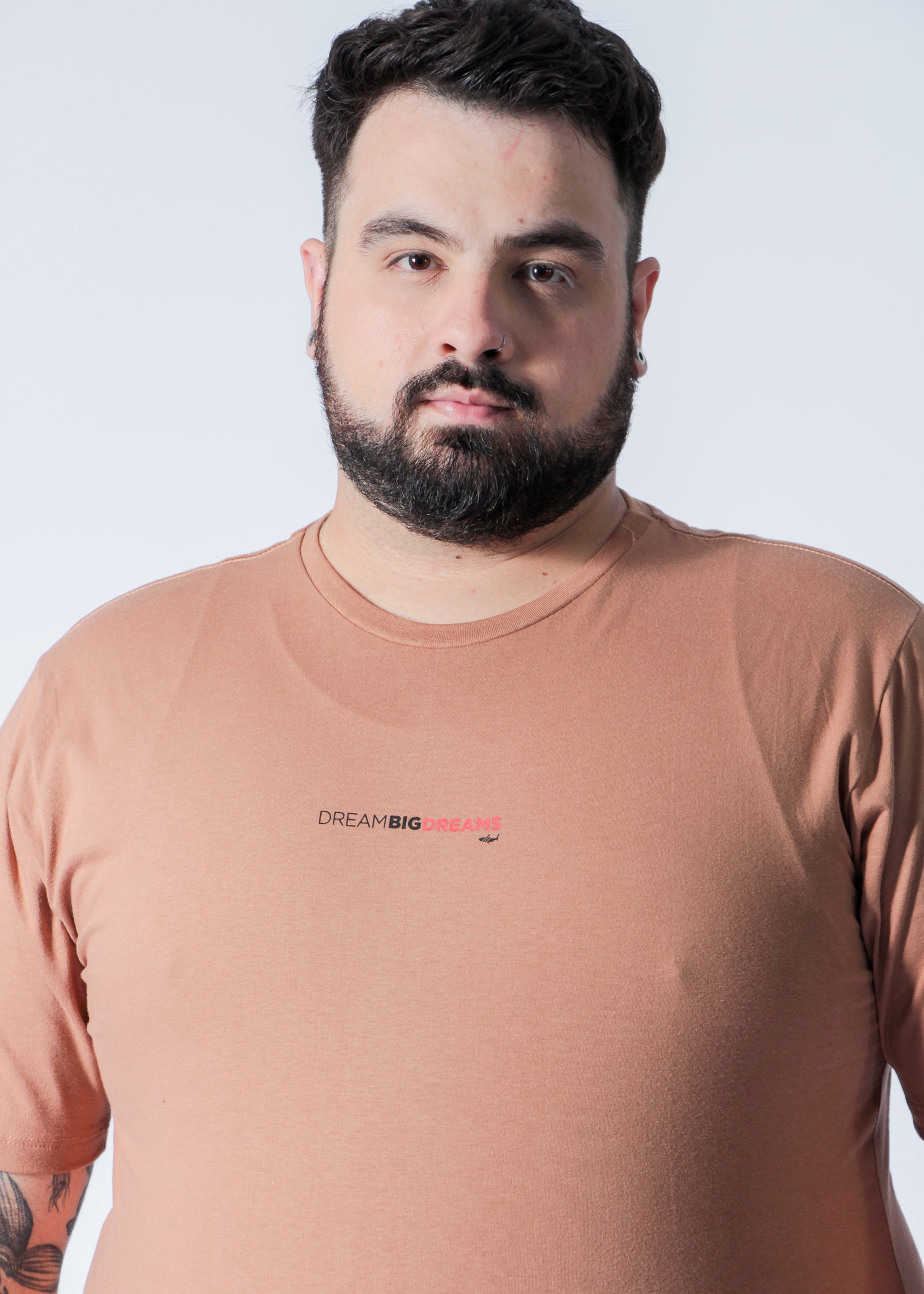 Camiseta Estampada Dreams Plus Size - Ocre