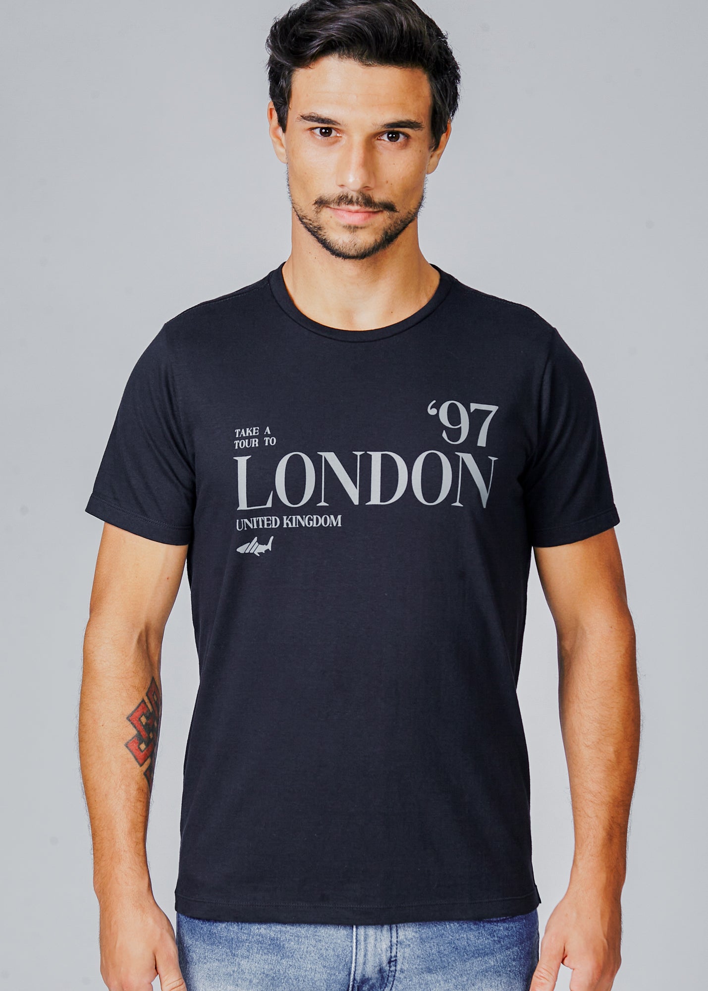 Camiseta Estampada London - Preta